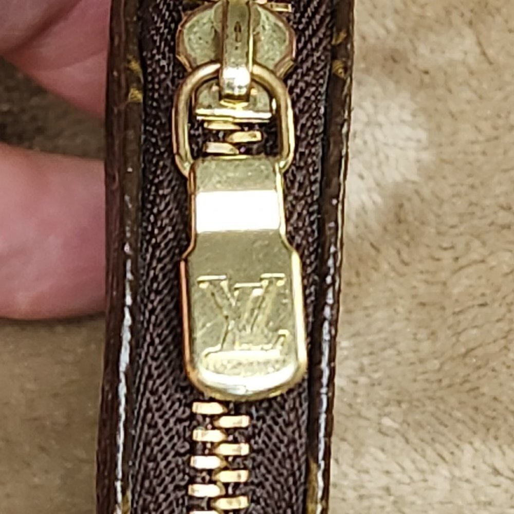 Louis Vuitton Monogram Round Coin Purse, Authentic - Picture 5 of 8